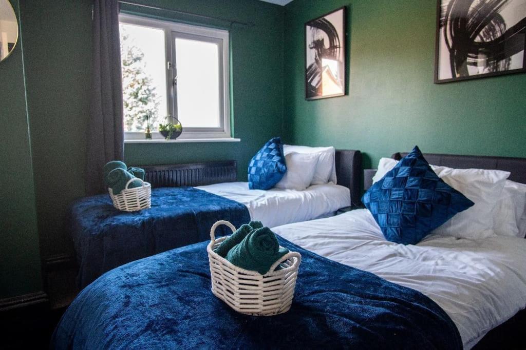 Вілла Beautiful House Off-Road Free Parking Farnworth Екстер'єр фото